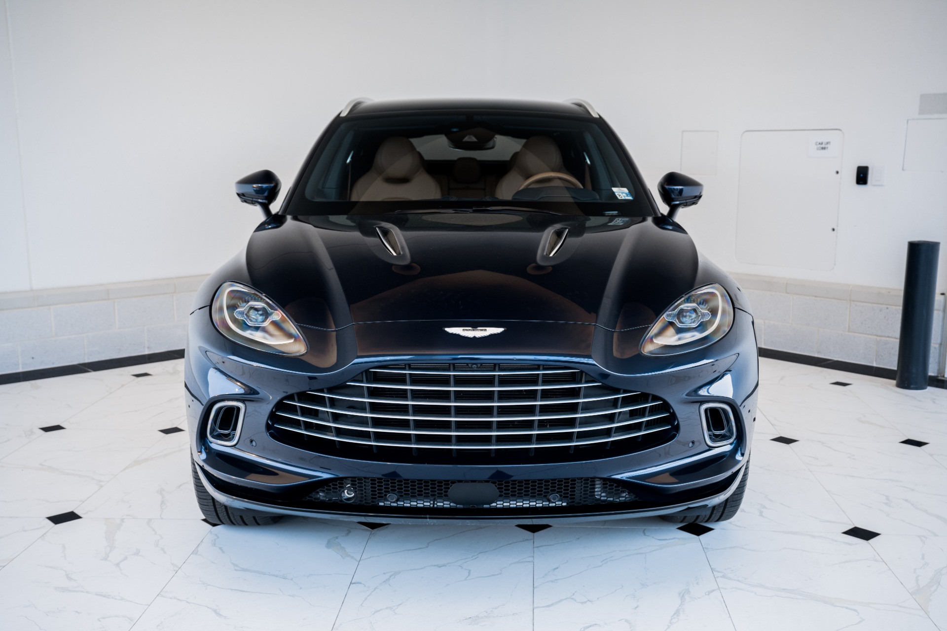 2021 ASTON MARTIN DBX 550